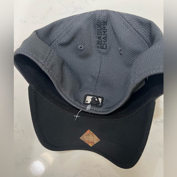New Era Gray and Black World Series Cap - Picture 3 of 10